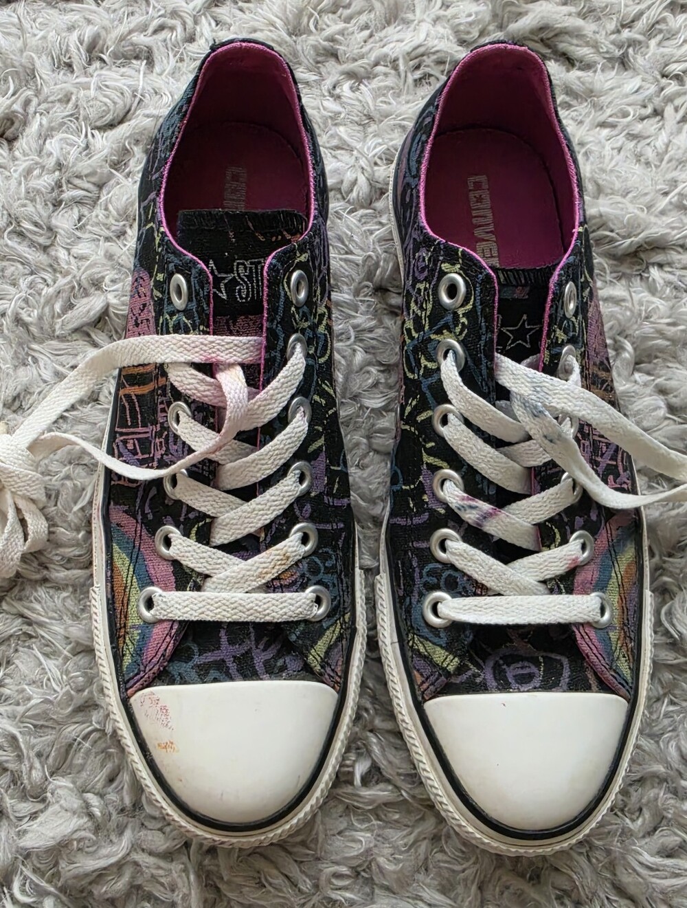 Classic CONVERSE Chuck Taylor All Star "Sidewalk Chalk" print on black canvas🌈